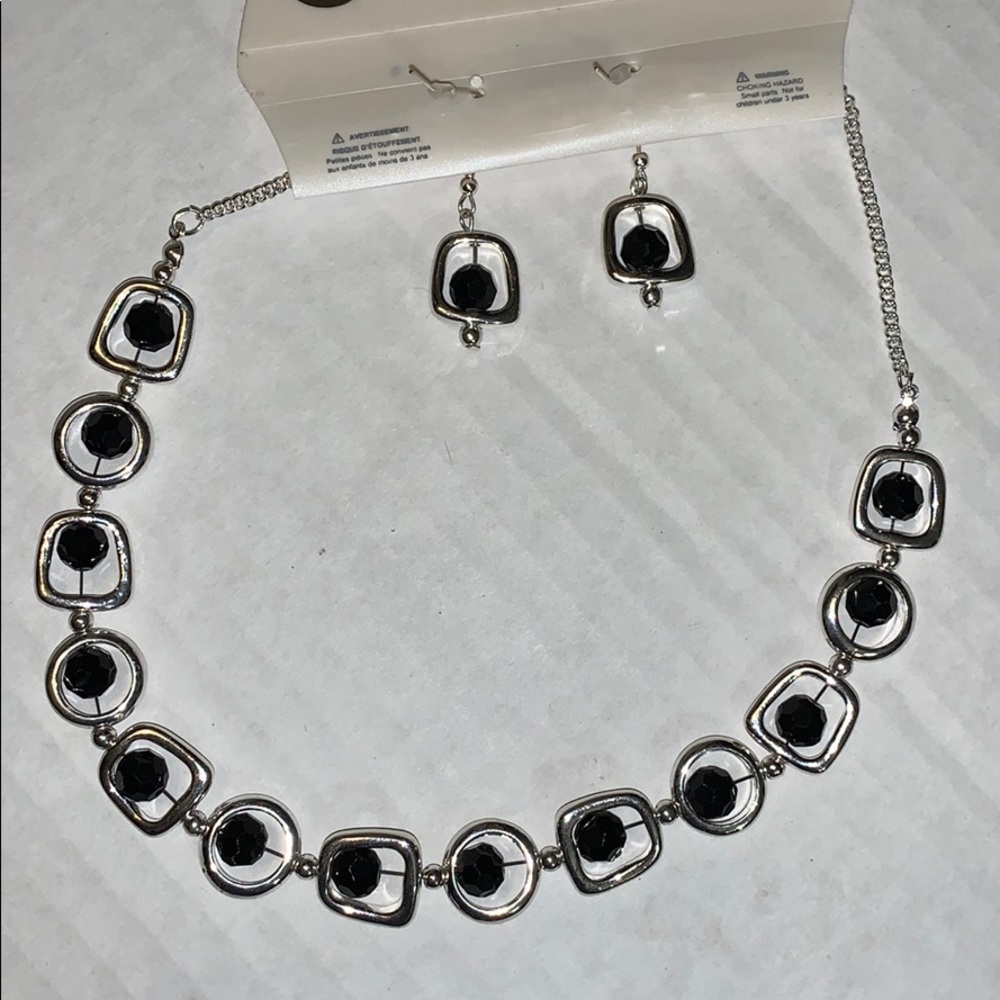 NWT earring and necklace set